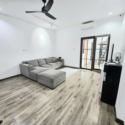 Rumah Mewah Furnish, Ada Kolam Renang Pribadi di Metlend Menteng, Jakarta timur-3