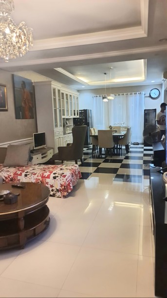 Rumah exclusive di JGC, Dbanyan semi furnish lokasi strategis dekat ke toll-0