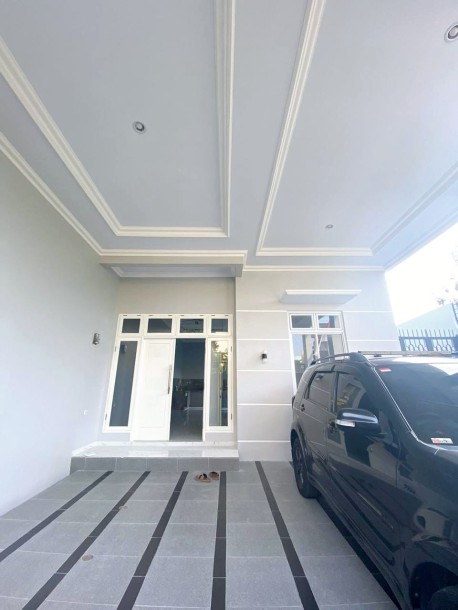 For Sale : Rumah semi Furnish, Full Renov seperti baru di Metland Menteng, Jakarta Timur-1