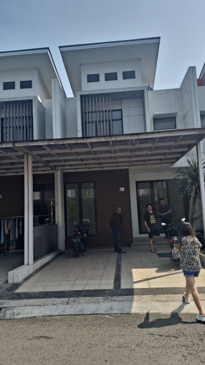 Di sewakan  Rumah Cluster Shinano Ukuran 6x15  tipe mezzanine