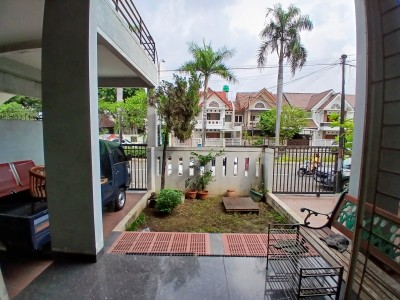 Rumah 2,5 lantai siap huni hadap Boulevard Utama di Metland Menteng, Jakarta Timur-1