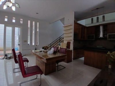 Rumah 2,5 lantai siap huni hadap Boulevard Utama di Metland Menteng, Jakarta Timur-2