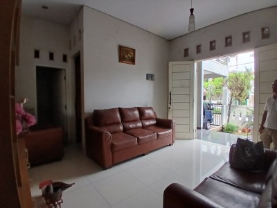 Rumah 2,5 lantai siap huni hadap Boulevard Utama di Metland Menteng, Jakarta Timur-3