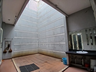 Rumah 2,5 lantai siap huni hadap Boulevard Utama di Metland Menteng, Jakarta Timur-4