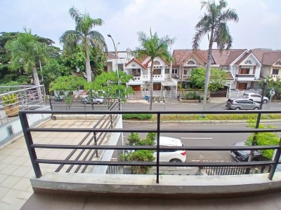 Rumah 2,5 lantai siap huni hadap Boulevard Utama di Metland Menteng, Jakarta Timur-8