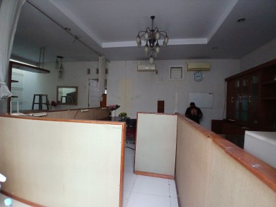 Rumah 2,5 lantai siap huni hadap Boulevard Utama di Metland Menteng, Jakarta Timur-11