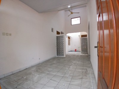 Rumah rapih siap huni 1 lantai di Metland menteng, Jakarta Timur-1