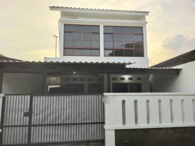 Rumah 2 lantai rapih siap huni di Jakamulya, Bekasi-0