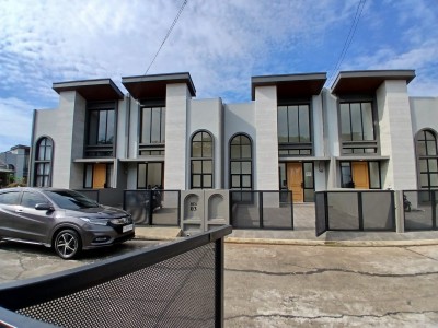 Di Jual Rumah di Grand Residence City-0