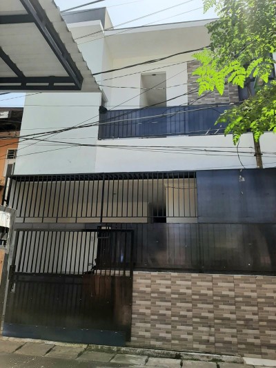 Dijual Rumah Kos2an 3 Lantai Lokasi Sangat strategis di Tanjung Duren, Jakarta Barat-1