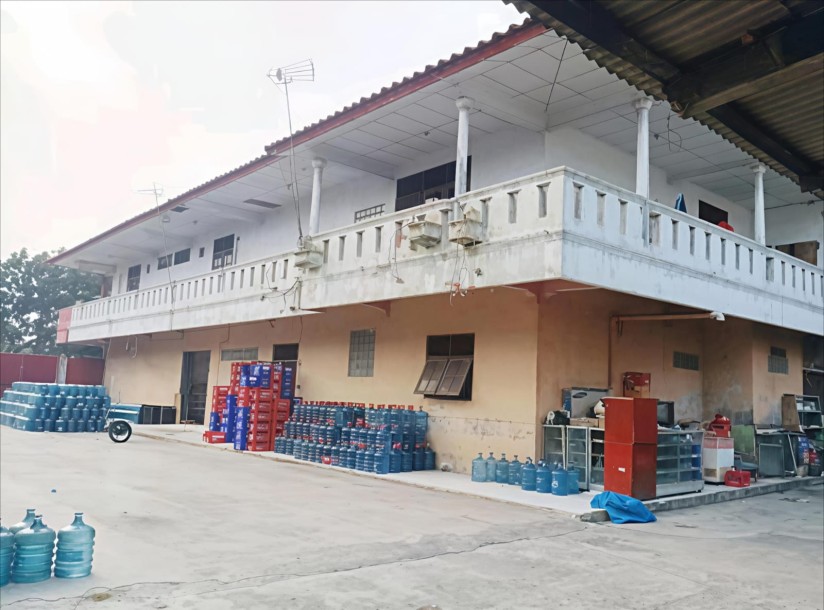 DIJUAL Ruko/Rumah di jalan raya Duren Sawit.   Lokasi bagus banget.  Tanahnya masih luas-1